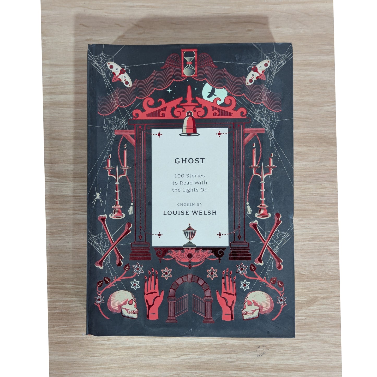 Ghost: 100 Stories to Read with the Lights On